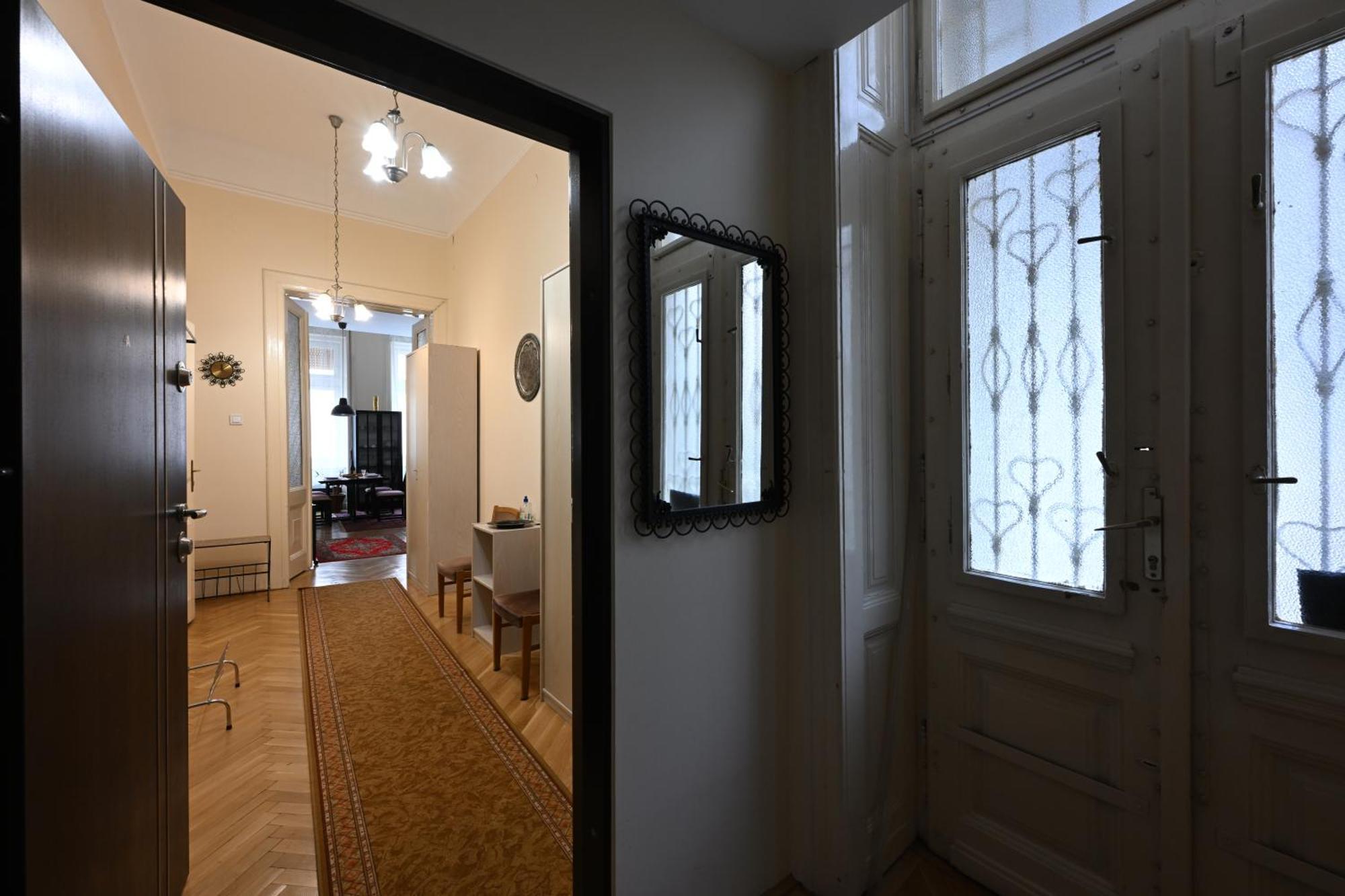A Quiet Place In The Heart Of The City Budapest Bagian luar foto