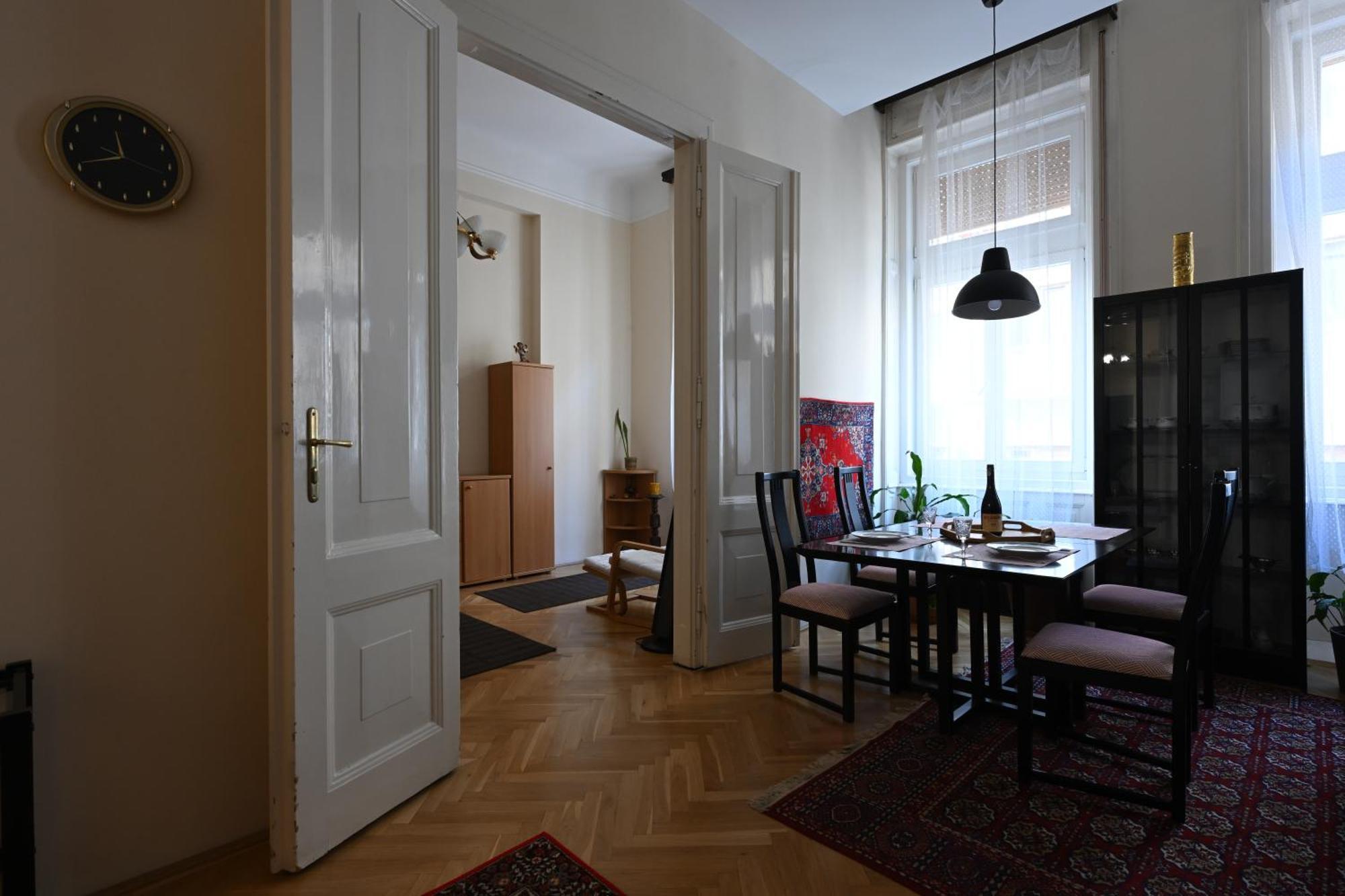 A Quiet Place In The Heart Of The City Budapest Bagian luar foto