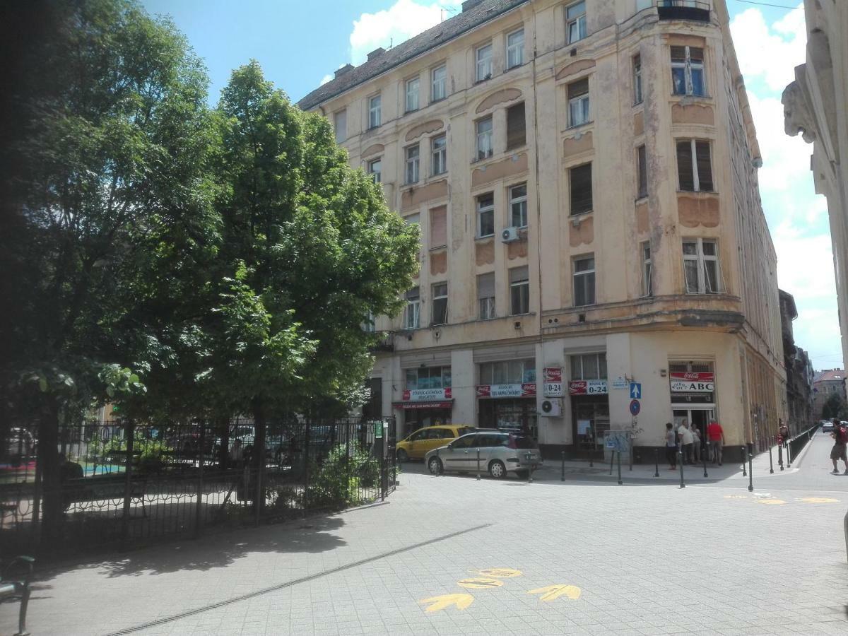 A Quiet Place In The Heart Of The City Budapest Bagian luar foto